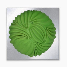 Load image into Gallery viewer, Verde (B) Matcha &amp; Raspberry Cake - Onyx Hive

