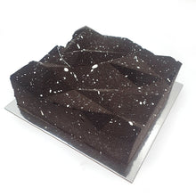 Load image into Gallery viewer, Cosmos (H) Cookies &#39;n&#39; Cream Cake - Onyx Hive
