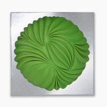 Load image into Gallery viewer, Verde (V) Matcha &amp; Raspberry Cake - Onyx Hive
